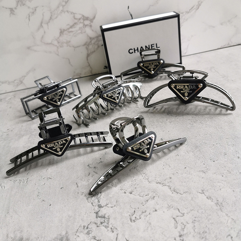 Creative crab pin