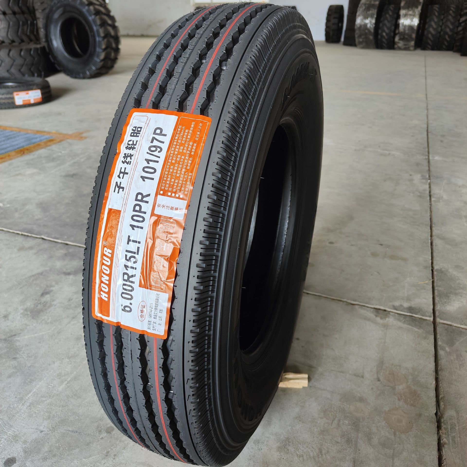 뜨거운 판매 프로모션 medium-600R15LT 업그레이드 10 층 강철 와이어 진공 타이어