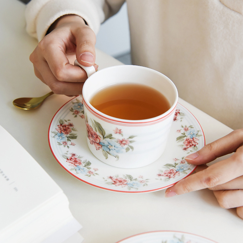 Preventa de taza de café de cerámica francesa transfronteriza, juego de taza de agua, juego de té de la tarde inglés, postre, taza elegante de porcelana de hueso