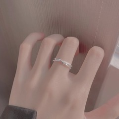 枝芽の指輪の女性の軽い豪華な交差の花の枝のジルコンの指輪のinsの潮の個性の2層の線の枝の開口部の戒子