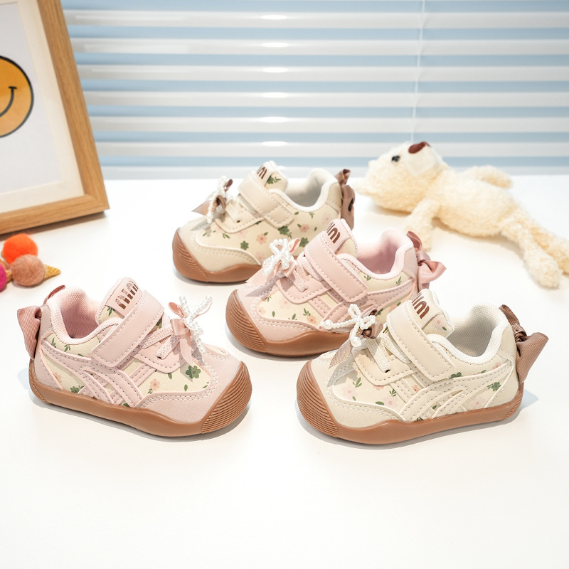 Bebé de niña con suela suave para zapatos de bebé 2025 otoño nuevo bebé niñas lindas pequeñas flores antipatadas zapatos de cuero para niños