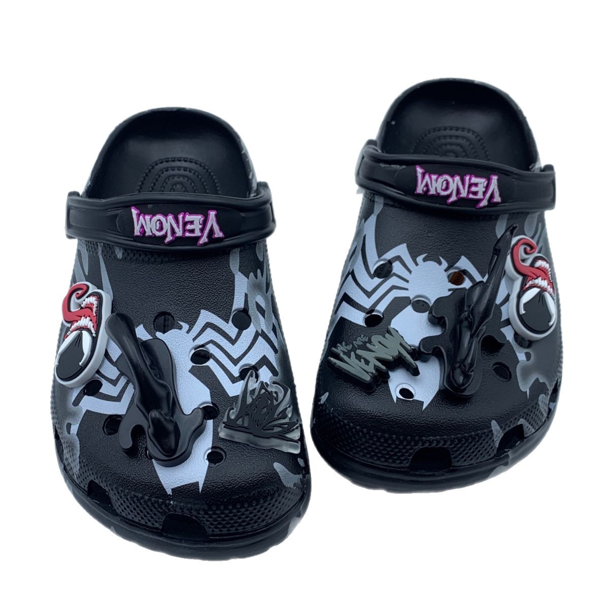 Nuevos zapatos de agujero de veneno, aliados de Marvel, sandalias al aire libre, zapatos de playa cómodos al aire libre, zapatillas casuales de bolsas al por mayor.
