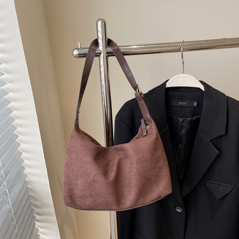 Bolsa de diseño de nicho casual de gran capacidad de invierno 2024 nueva moda retro bolso de hombro bolso de bolsas