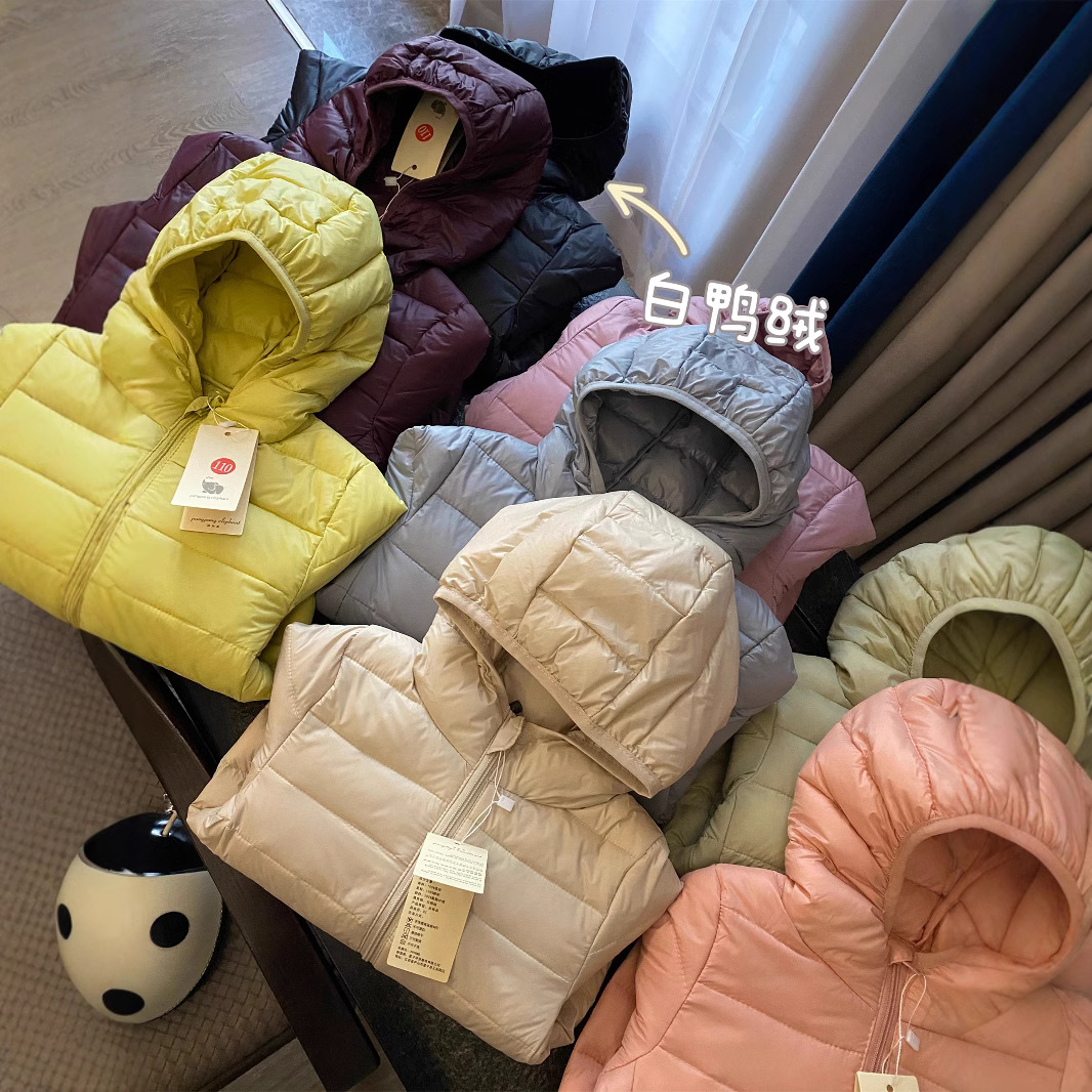 White duck down! Lightweight and warm solid color hooded down jacket for children in autumn and winter with storage bag.