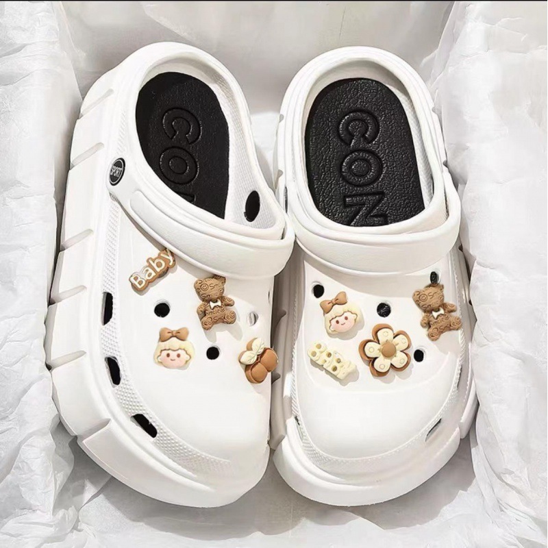 Women's thick-soled hole shoes summer 2023 new online celebrity Princess closed toe slip-on cute sandals women's outer wear