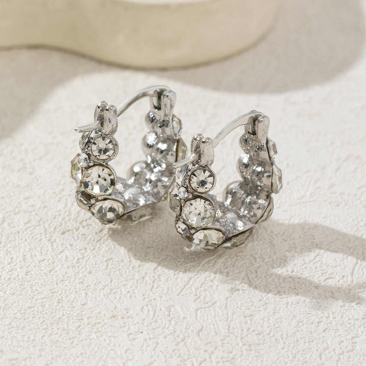Minimalist luxury full-diamond silver hoop earrings, trendy and unique, niche, high-end, exquisite, versatile earrings