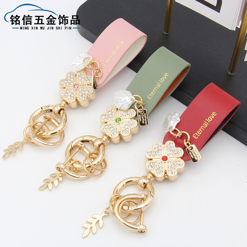 Women's heart-to-heart clover diamond key chain light luxury Chanel style key chain high-end car exquisite pendant for women