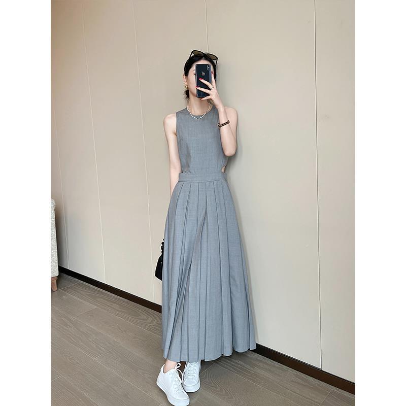 Spring/Summer 2026 New Elegant Pleated Long Dress, Socialite Gray Sleeveless French Hollow-Out Waist-Revealing Dress for Women Spring/Summer 2026 New Elegant Pleated Long Dress, Socialite Gray Sleeveless French Hollow-Out Waist-Revealing Dress for Women