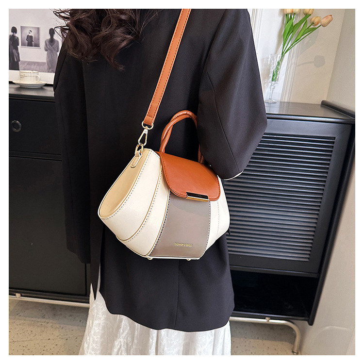 577g Weight Polyester Lining Material Zipper Closure Type Single Shoulder Strap Strap Type Crossbody Bag Bags Type Casual, Daily Occasion Pu Leather Material Color Block Pattern All Seasons Season Women's Gender Streetwear Style Square Shape Medium Size Women's Medium Pu Leather Color Block Streetwear Square Zipper Crossbody Bag 3