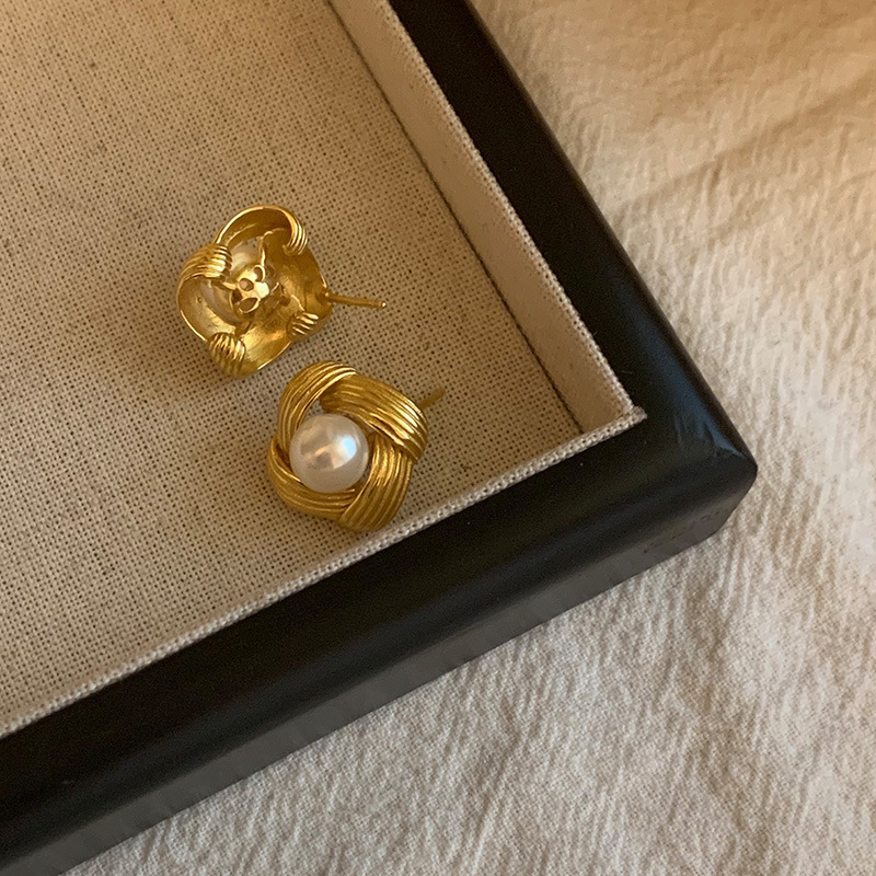 Brincos de pérola em prata de lei estilo hepburn luxo_voghion.com