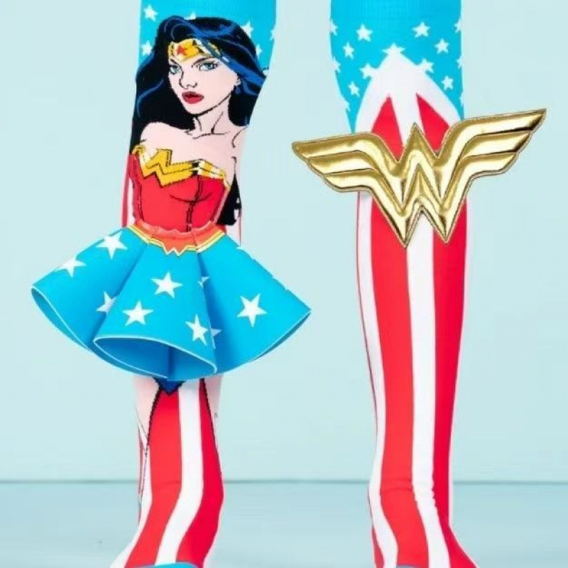 Ventas transfronterizas calientes de calcetines de dibujos animados de tendencia de calcetines populares de estilo popular de Amazon al por mayor