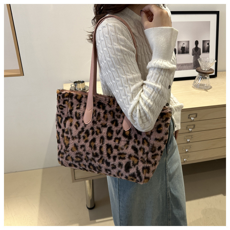 Cross-border quality plush bag, women's leopard print large-capacity tote bag, new lightweight Korean-style fashionable commuting single-shoulder bag undefined