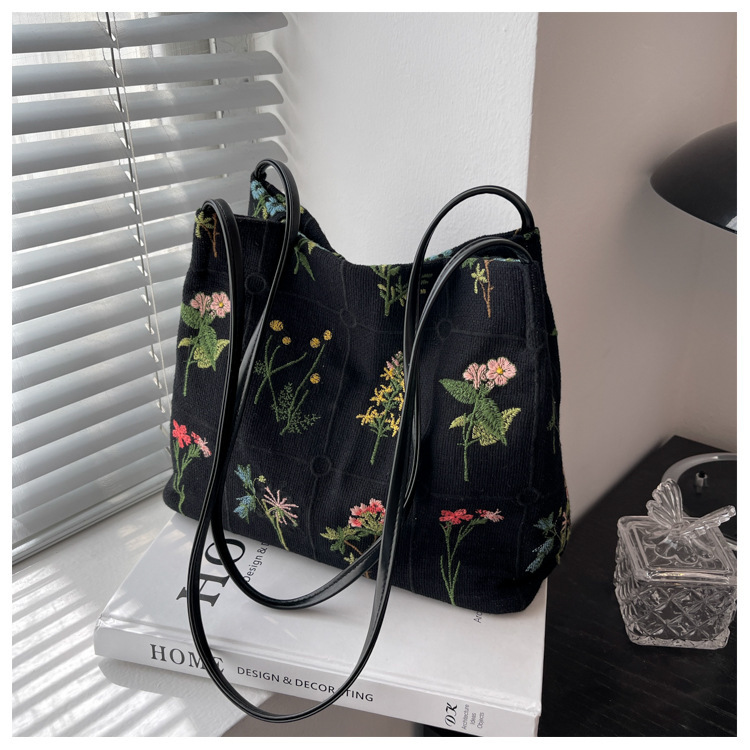 Mujeres Lienzo Flor Estilo Vintage Balde Hebilla Magnética Bolsas De Hombro display picture 3