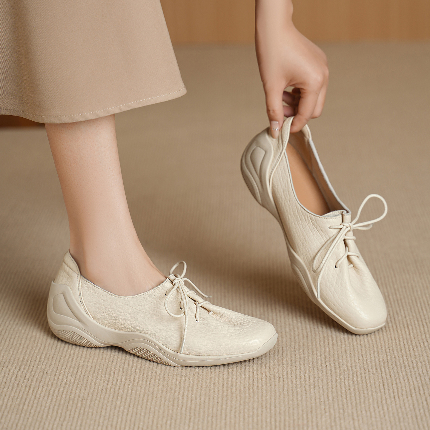Giày lười nữ da cừu mềm phong cách DeTrain vintage, đế phẳng buộc dây — đen