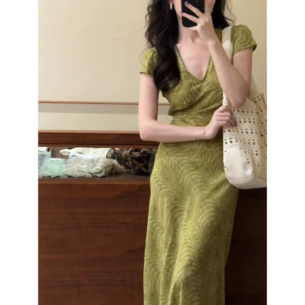 Французское зелёное платье с V-образным вырезом и цветочным принтом для женщин, лето 2025, новый стиль, сексуальное, с завышенной талией, скрывающее бедра, длинная юбка.