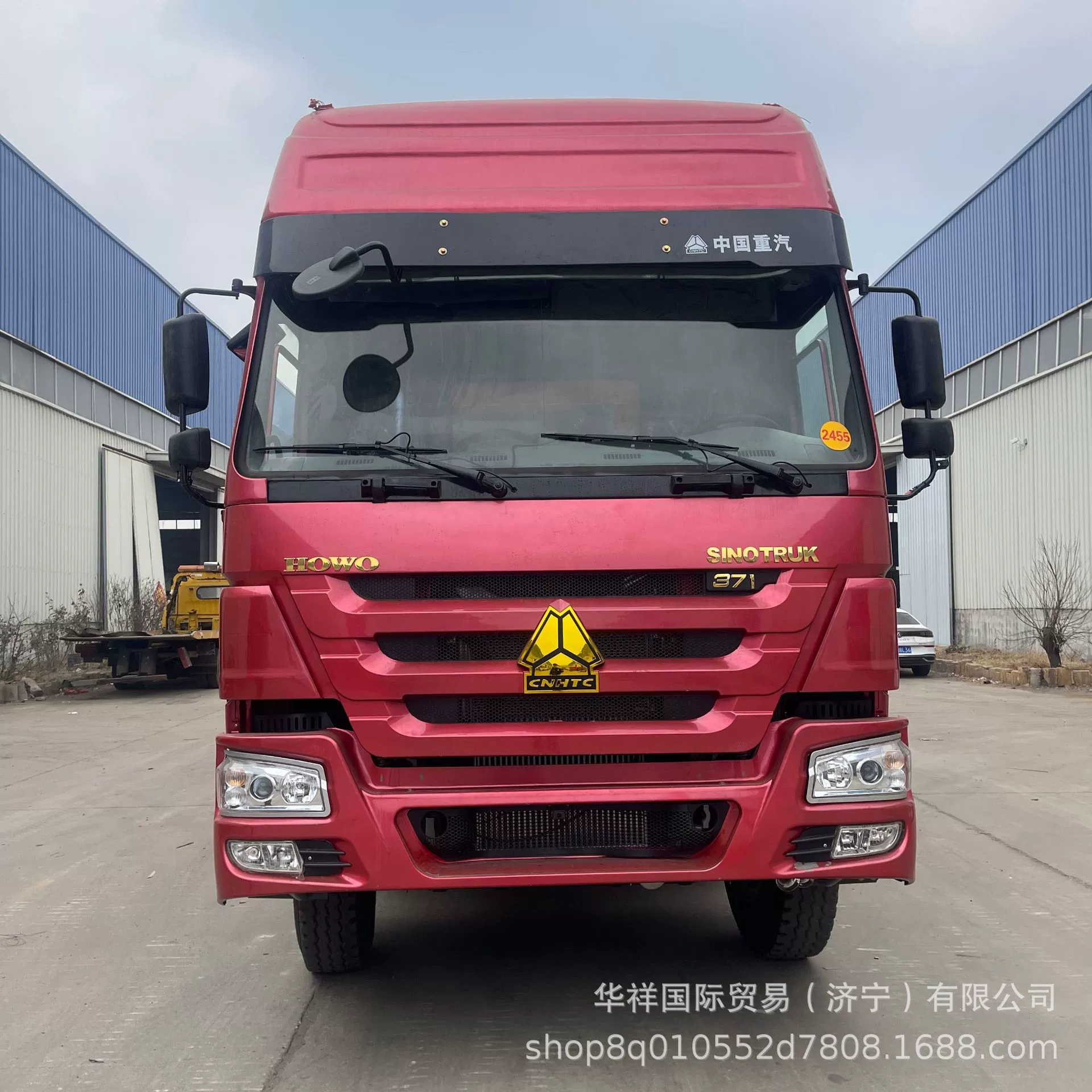 Зарубежные продажи китайских тяжелых грузовиков HOWO, восстановленных полуприцепов и подержанных контейнеров-платформ.