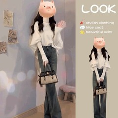 今年は秋冬に女性のカジュアルな雰囲気に合わせて、ニットのファッションに合わせてジーンズの2つのセットを着るのが流行しています。