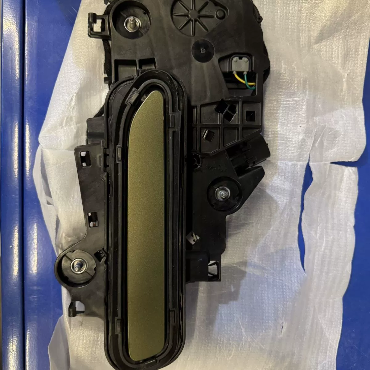 Внешняя ручка Avita 07 в сборе, новые оригинальные детали, доступны различные цвета.