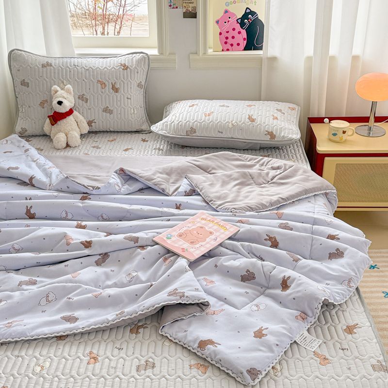 Estera de látex de seda de hielo de verano Juego de cuatro piezas de edredón fresco de verano 2025 nuevo edredón de aire acondicionado cama de dormitorio juego de cuatro piezas de edredón de verano