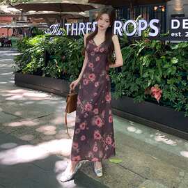 大码微胖法式v领紫色碎花吊带连衣裙胖MM显瘦遮肚子裙子针织开衫