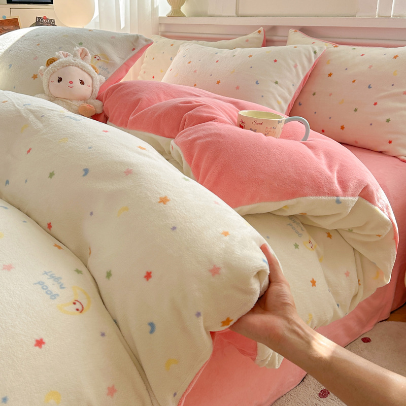 Invierno engrosado de leche de lana de cuatro piezas conjunto 2025 nuevo dormitorio sábanas de lana de coral cubierta de tres piezas conjunto de ropa de cama