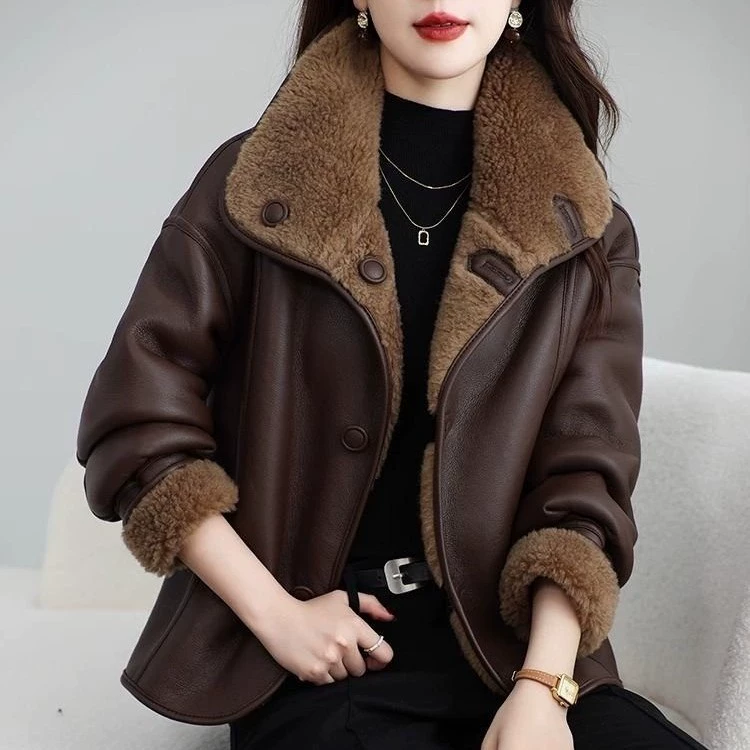 Модное женское пальто для мам, с меховой отделкой, новая модель осень-зима 2025, замшевый утепленный топ на хлопковой подкладке.