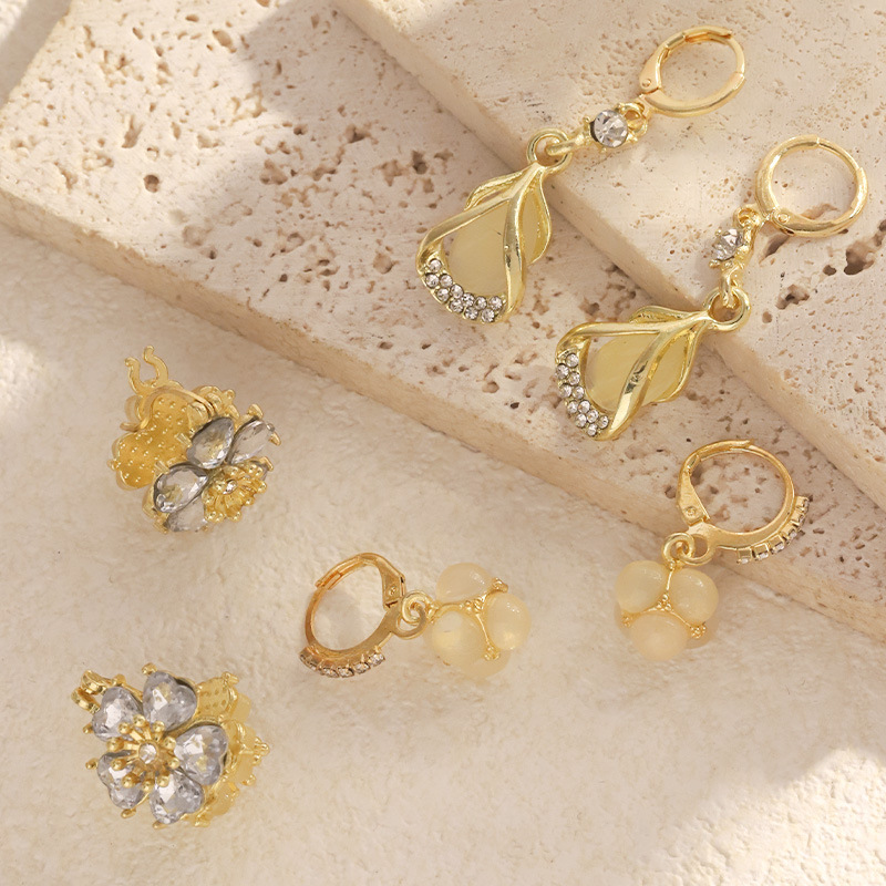 Pendientes de flores de circón exquisitos de moda coreana, lujo ligero, temperamento de alta gama, súper hada, todo fósforo, pendientes de oreja de ópalo
