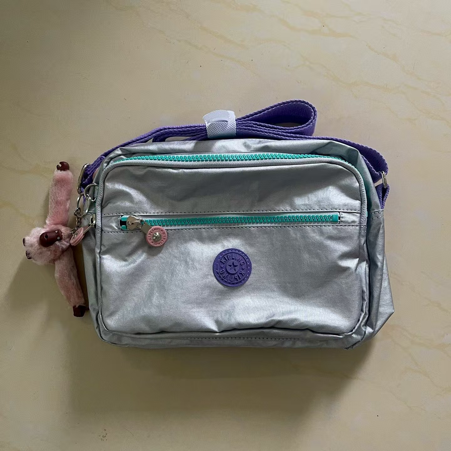 Bolso bandolera pequeño cuadrado K15249 para mujer, compartimentos múltiples, admite dropshipping, ligero, portátil, accesorio de cadena, compacto.