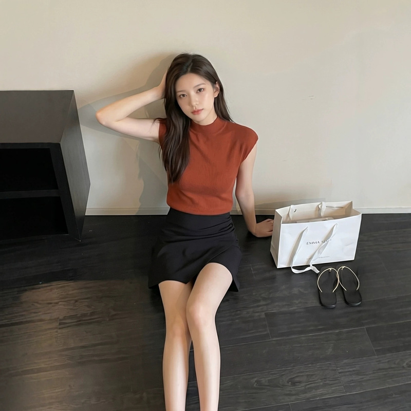 2026 Spring/Summer New Women's Fine Knit 100% Machine Washable Wool Sleeveless Round Neck Versatile Base Knit Sweater 2026 Spring/Summer New Women's Fine Knit 100% Machine Washable Wool Sleeveless Round Neck Versatile Base Knit Sweater