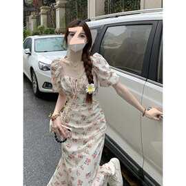 法式碎花连衣裙女夏季2025新款设计感露背系带收腰显瘦短袖茶歇裙
