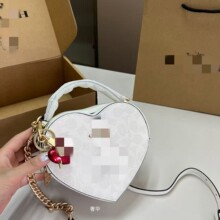 �¿�ܼҕr��PU����Ů�����b���ð����˹��Y�а������|Ůʿ���ð�