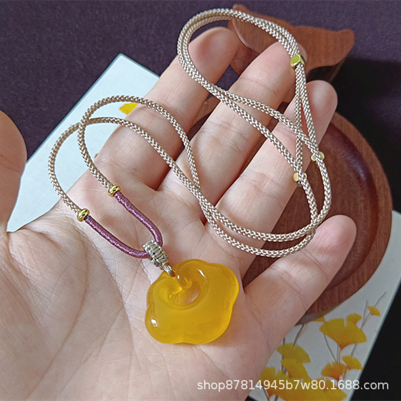 밀크티 컬러 로프가 달린 옐로우 칼세도니 클라우드 잠금장치(23*27mm)