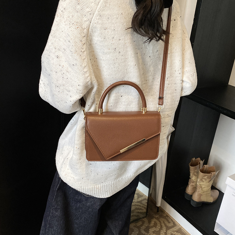 2024 otoño y invierno nuevo estilo versátil bolso de mano de este año popular retro nicho diseño mochila pequeña bolsa cuadrada