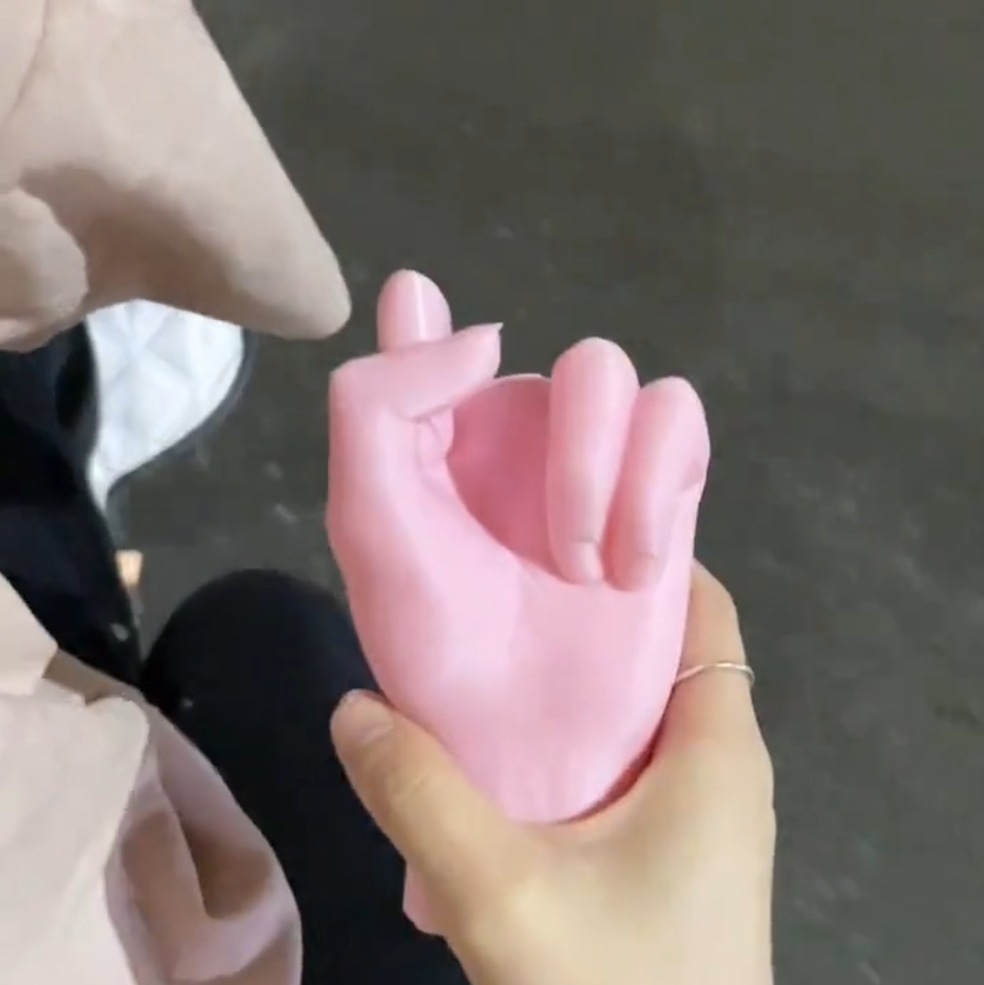 Tiktok popular retráctil dedo medio espada telescópica dedo medio creativo nuevo extraño truco encogimiento dedo medio divertido juguete de celebridad de Internet