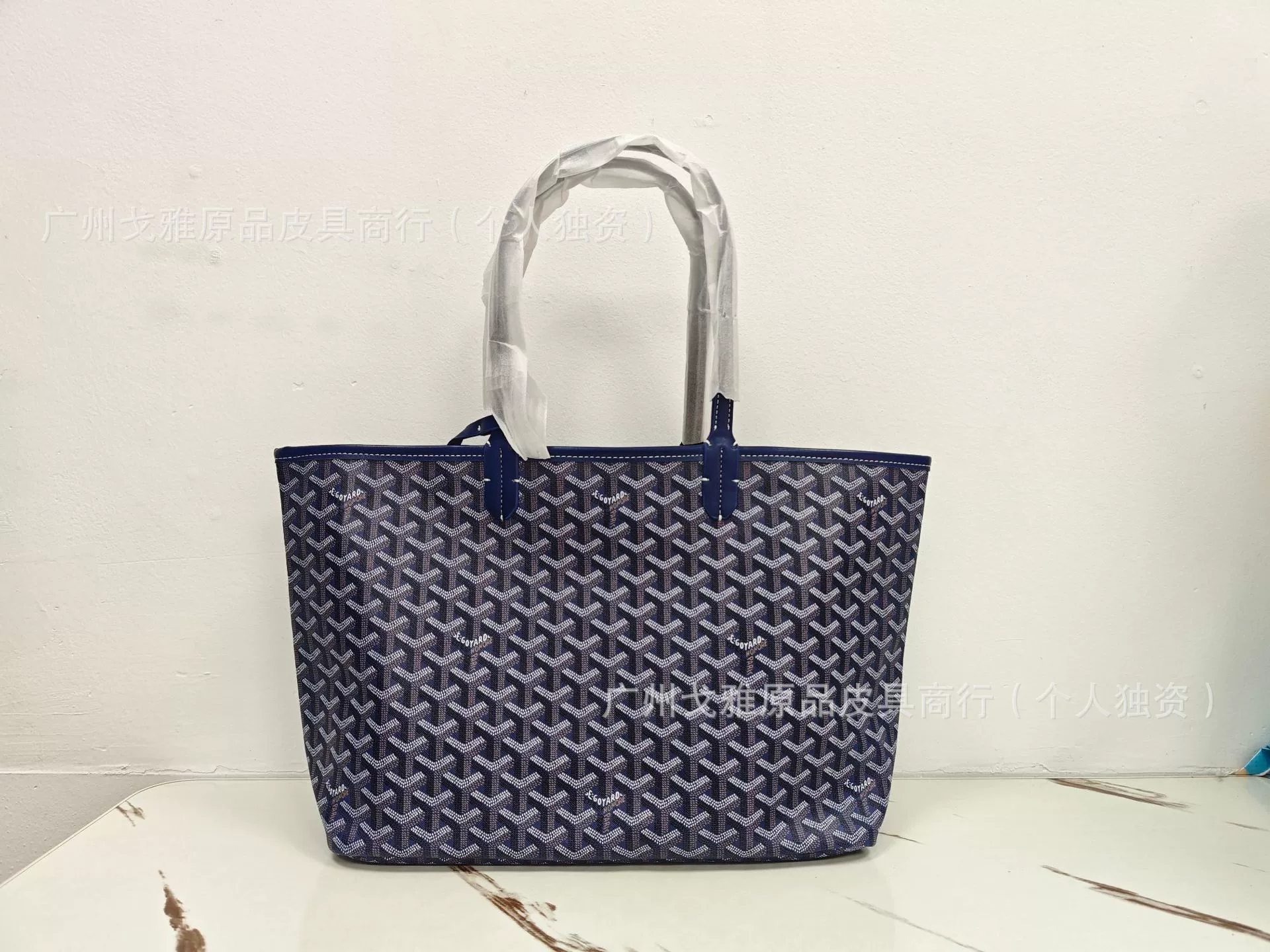Сумка-тоут Goyard Goya, женская средняя 48×15×26 см, рисунок «собачья клетка» (шеврон), на одно плечо