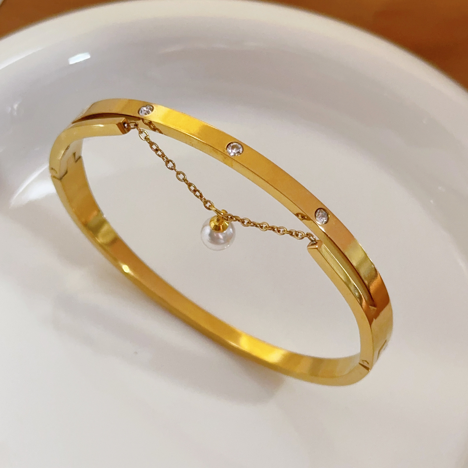 Joyas de pulsera, acero de titanio, no se desvanece, lujo ligero, moda, perlas, diamantes, hebilla de acero inoxidable para mujer, pulsera, lujo ligero, productos europeos y estadounidenses
