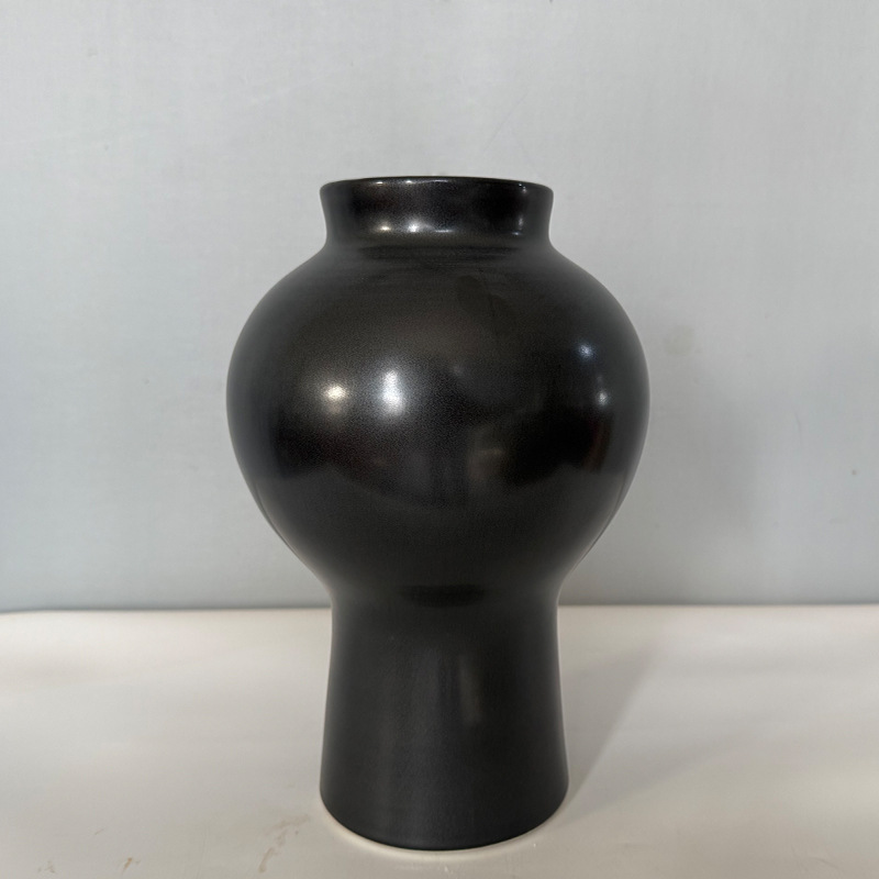 검정색 높이 28cm, 입구 8cm, 폭 17cm