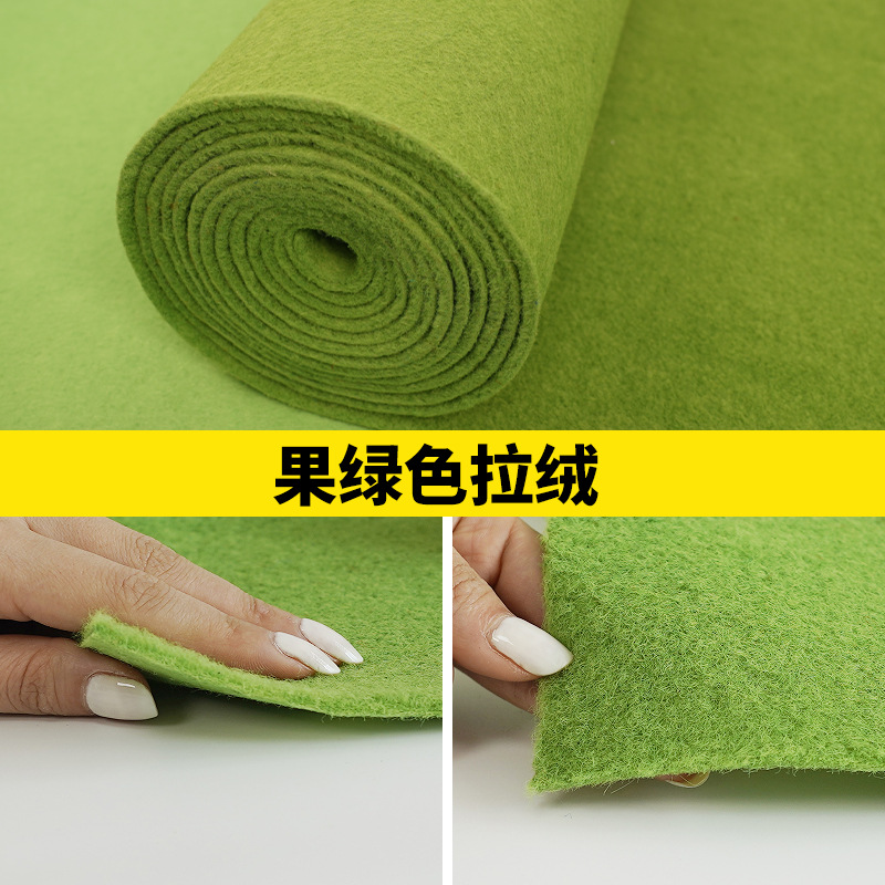 結婚祝いの赤いじゅうたんは一度に結婚して店の入り口を開店します。