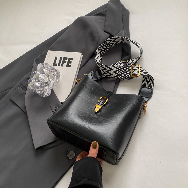 Bolso retro para mujer, con correa ancha, estilo moderno y elegante image 3