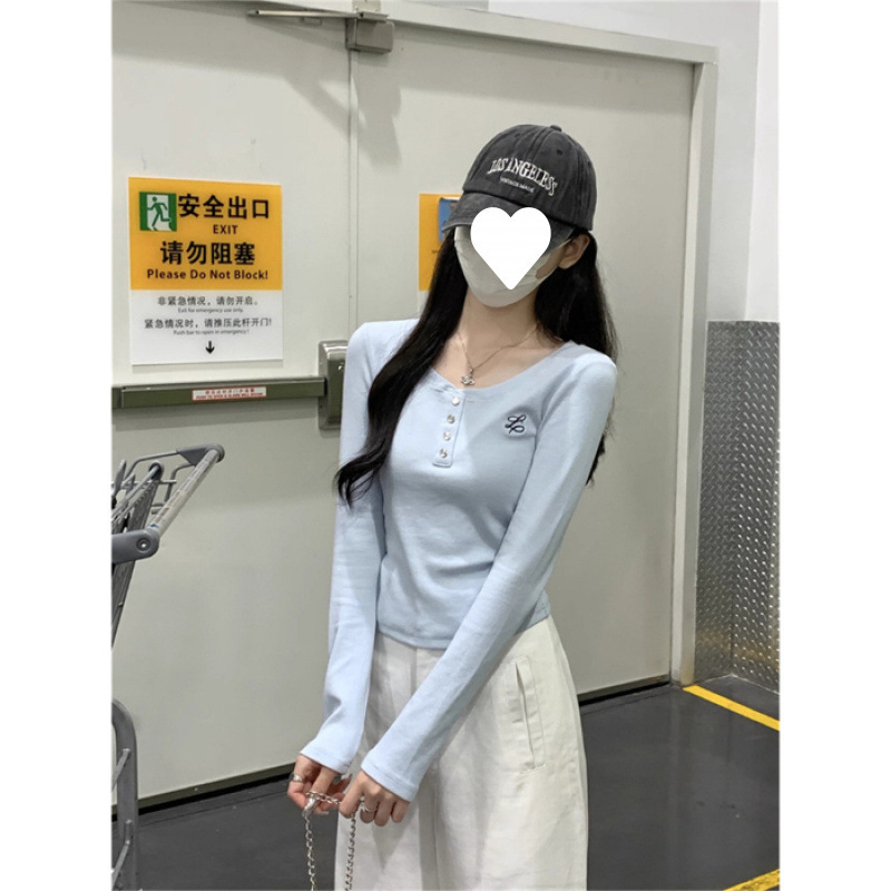 浅蓝色miu系温柔卡腰褶皱上衣2025春秋正肩刺绣纽扣T恤长袖打底衫|undefined