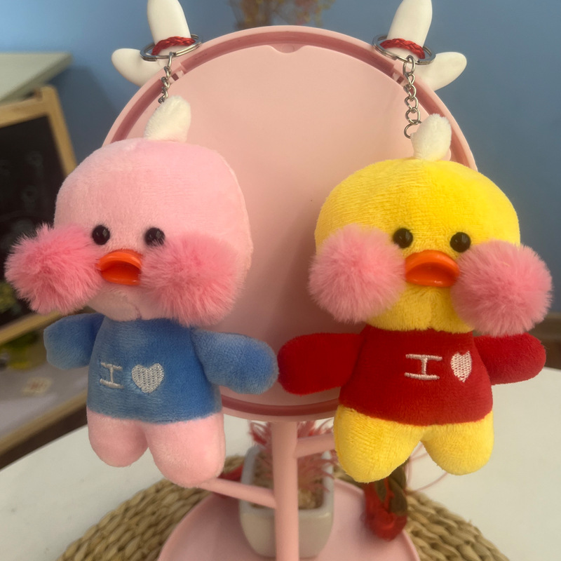 Venta al por mayor de 4 pulgadas colgante de felpa 10cm pequeña muñeca boutique colgante ropa de 3 pulgadas colgando regalo actividad de la empresa