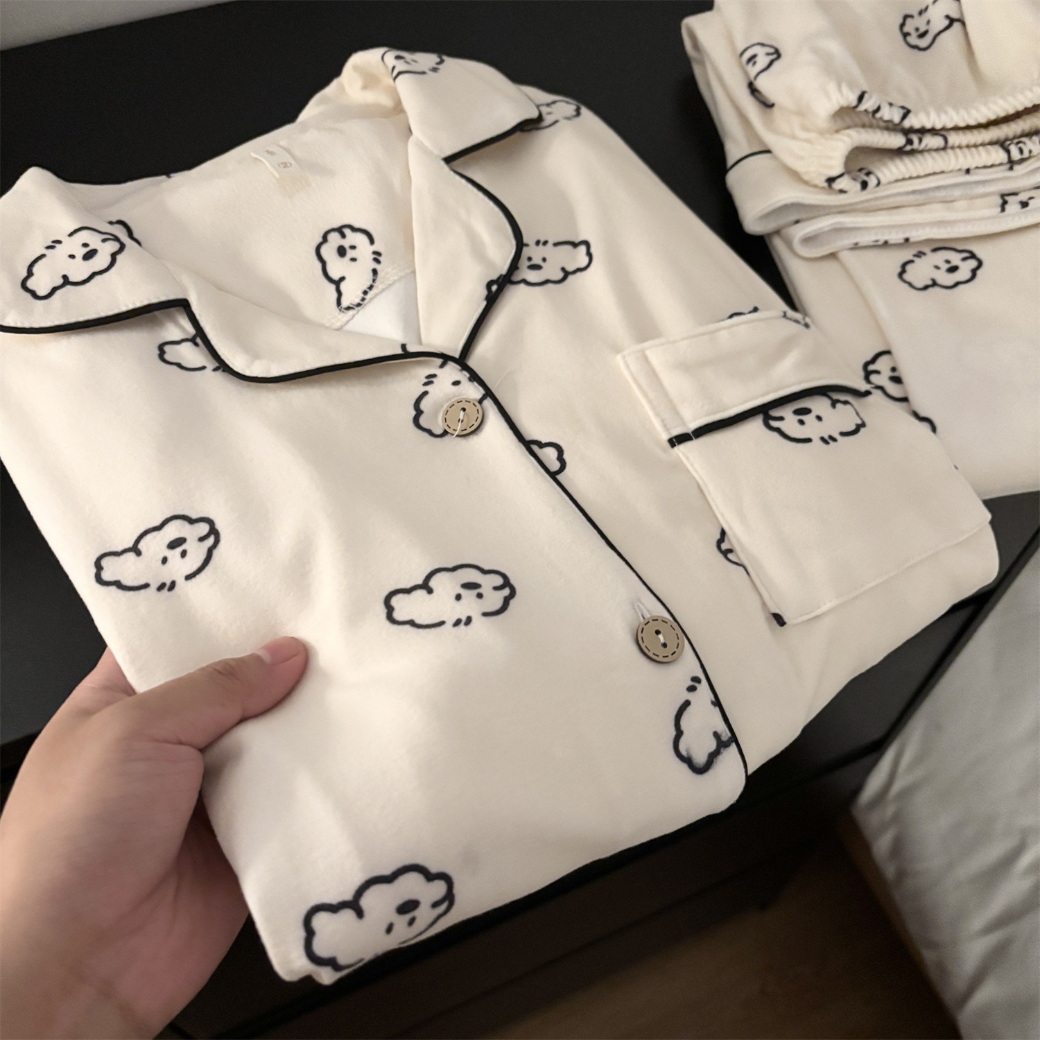 Source Factory Winter New German Velvet Pajamas Men's Lapel Cardigan Long-Sleeved Pants Comfortable and Warm Home Wear Set