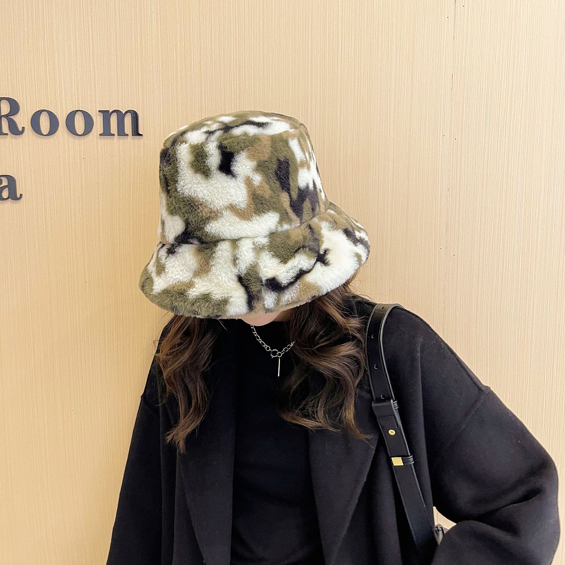 High-profile Figure Ht Hat Female Autumn And Winter Korean Fashion All-matching Fisherman Hat Lamb Wool Winter Suitable For Round Faces Plush Bucket Hat display picture 4