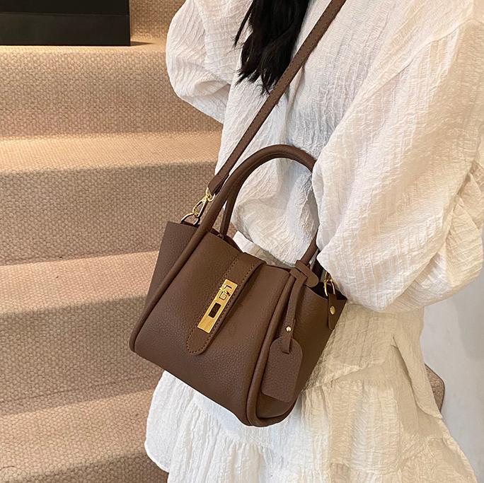 Comercio exterior explosivo bolso de cesta de verduras de mano mujer 2025 nuevo ocio simple mochila popular bolso de cubo