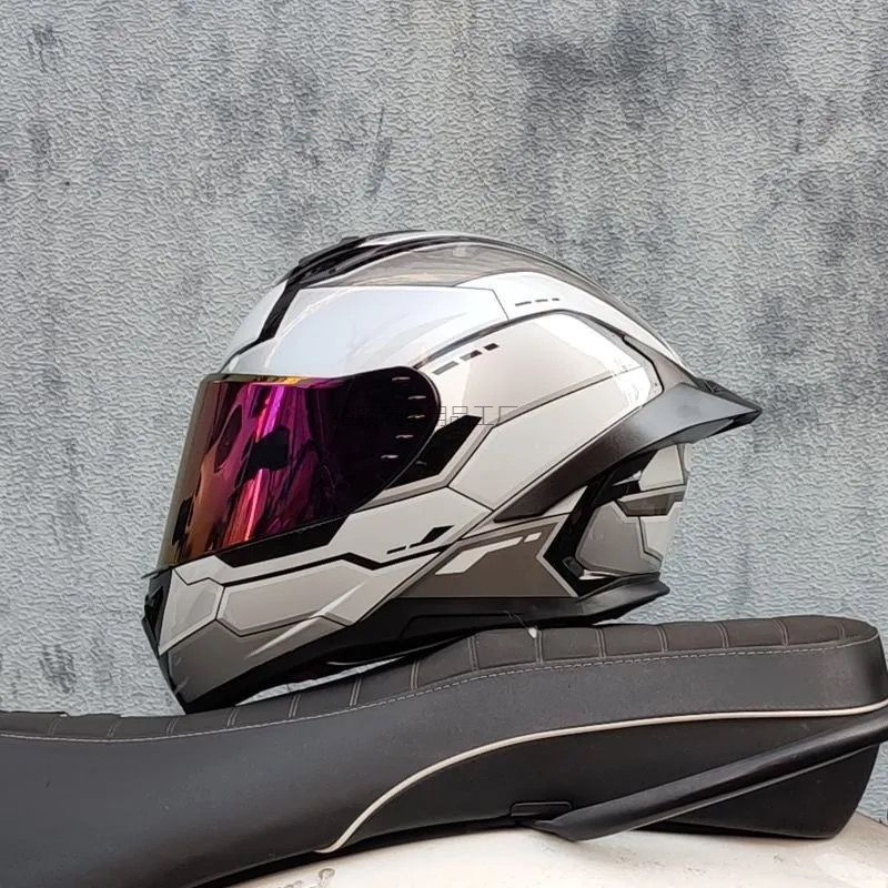 Casco de motocicleta Yy2 para hombres y mujeres de verano locomotora de protección solar plata hasta la personalidad gran cauda ranura bluetooth casco completo