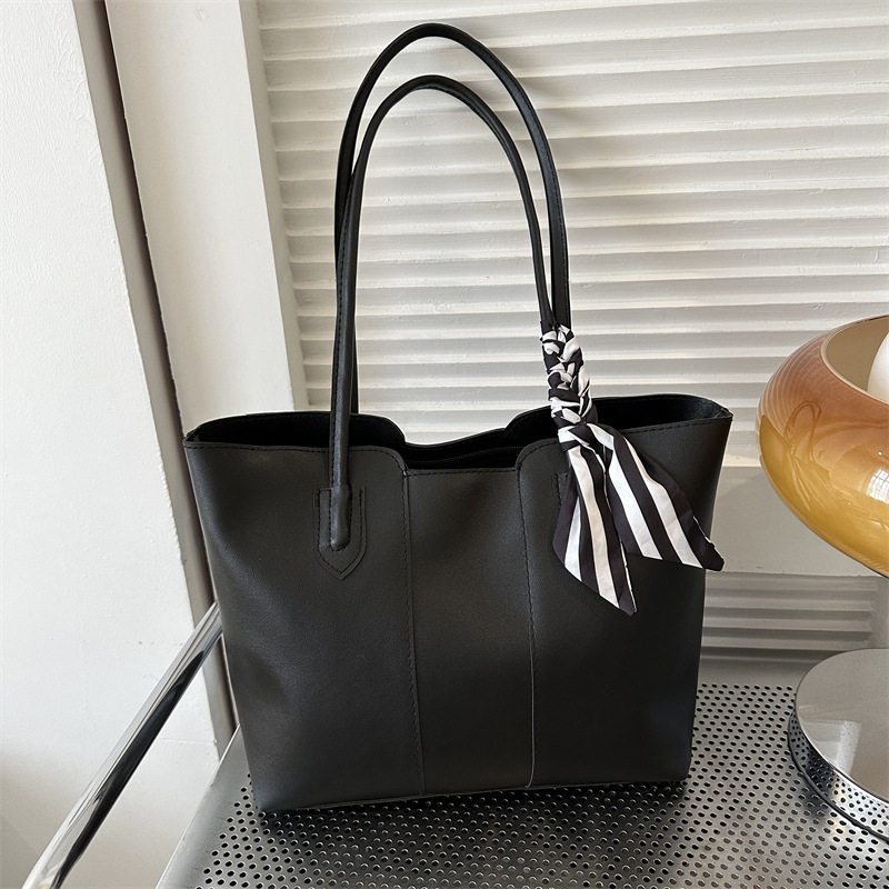 Nuevo versátil ins todo partido bolso de hombro bolso de mano Retro Commuter textura bufanda de seda 2023 Otoño e Invierno
