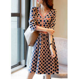 轻熟风御姐高级轻奢针织连衣裙女秋冬新款2025优雅羊毛呢中长裙子