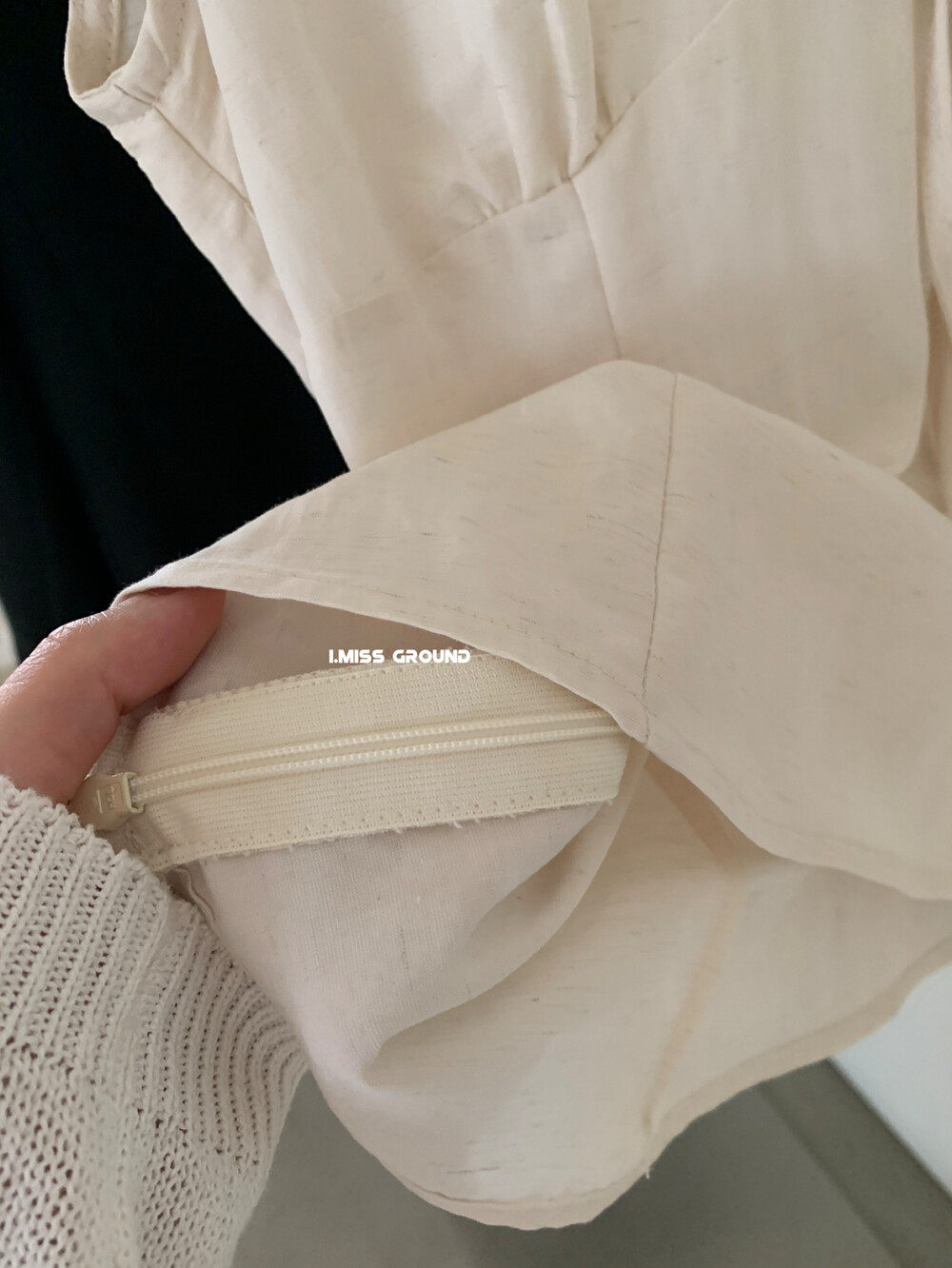 Áo sơ mi nữ tay ngắn cổ V phối nơ xinh xắn — Màu xanh sữa, yến mạch chi tiết 10