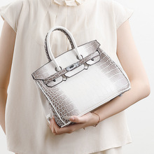 2025�¿�ϲ�R����ɫ�K���Ů������������u׃�{�~�yͨ���p���F�D