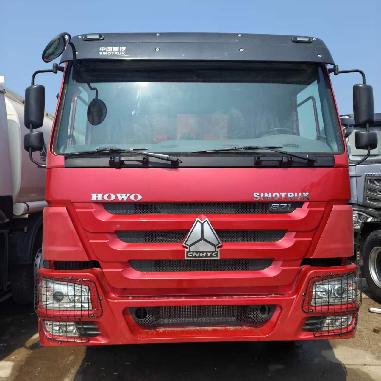 Cross-border HOWO 8×4 dump truck, 371 horsepower, rear-tipping dump truck, 375 mining dump truck, ready-to-ship